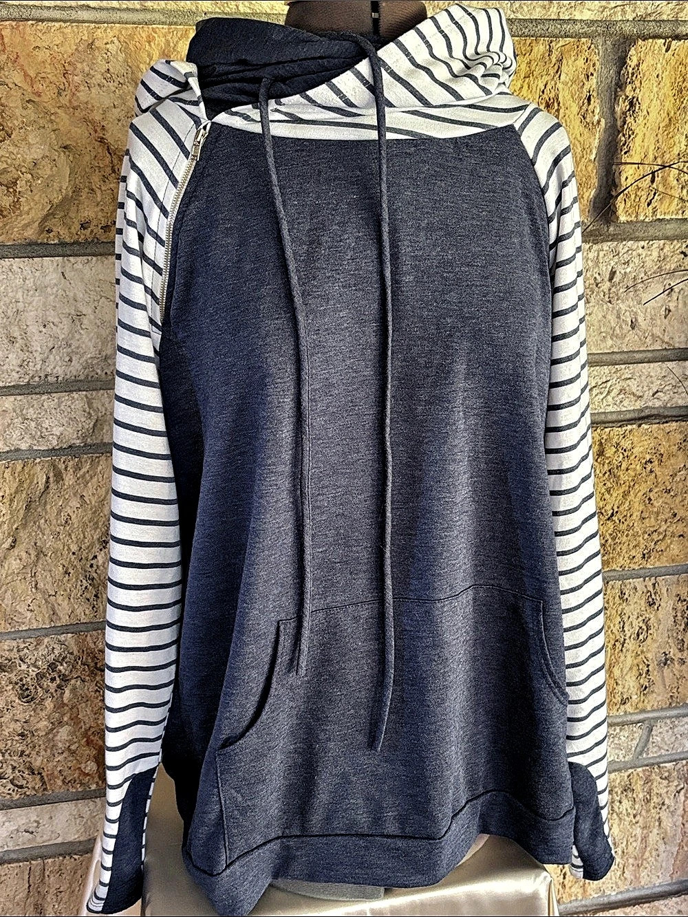 7th Ray Unique Striped Hoodie Blue & White Size XL